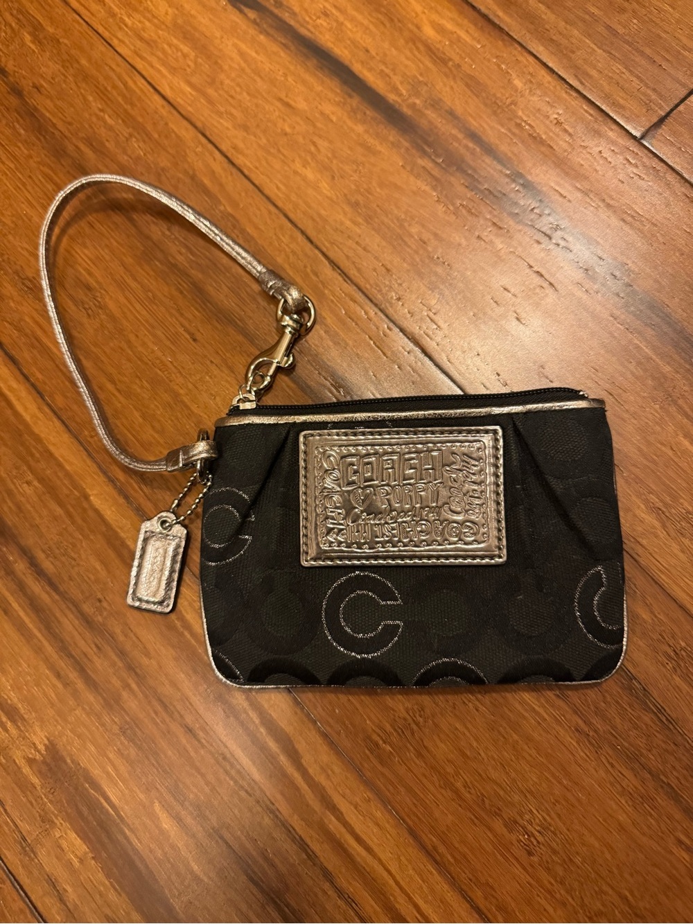 Vintage Coach Poppy Signature C Wristlet – Black & Silver